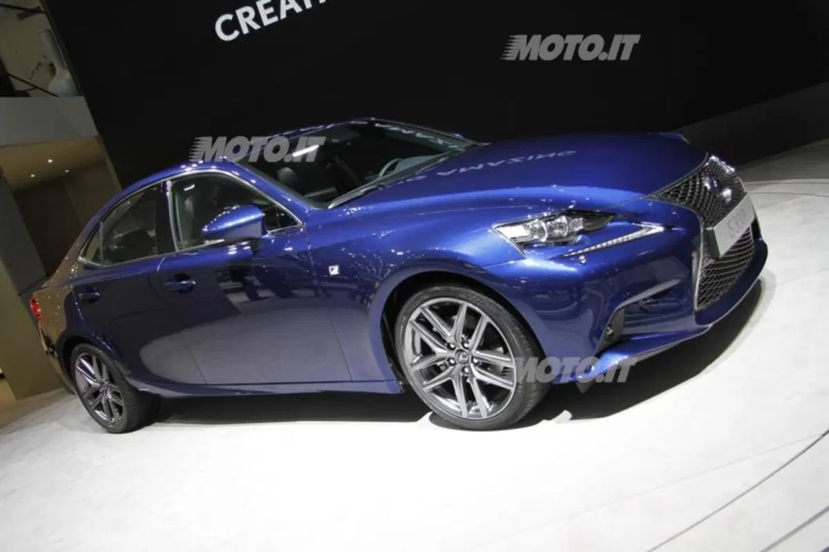 Nuova Lexus IS 300h: i prezzi