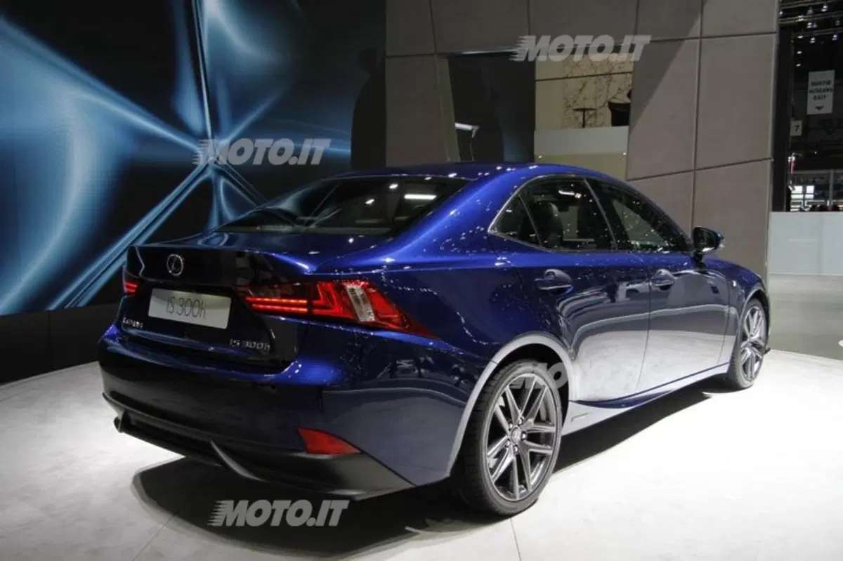 Nuova Lexus IS 300h: i prezzi (2)