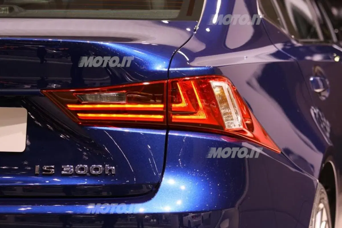 Nuova Lexus IS 300h: i prezzi (3)