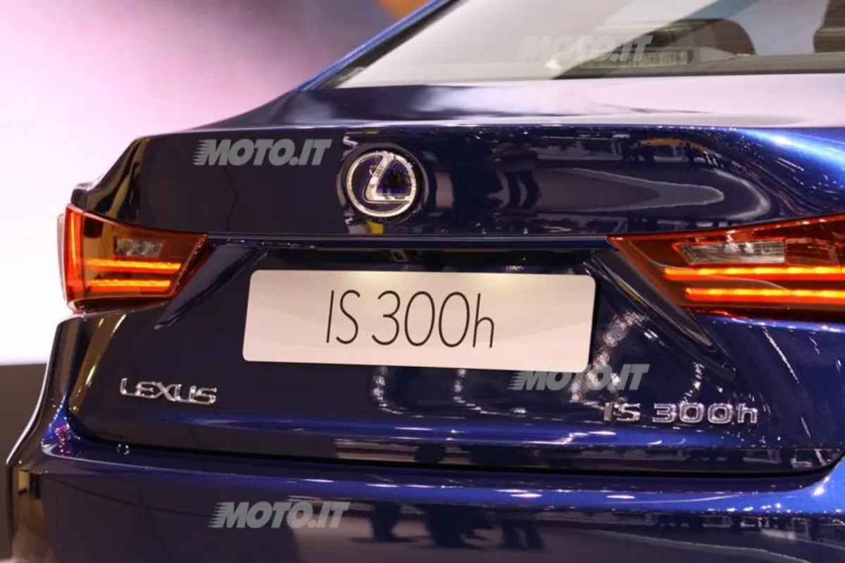 Nuova Lexus IS 300h: i prezzi (4)