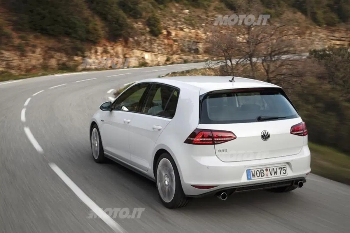 Nuova Volkswagen Golf GTI: listino prezzi (2)