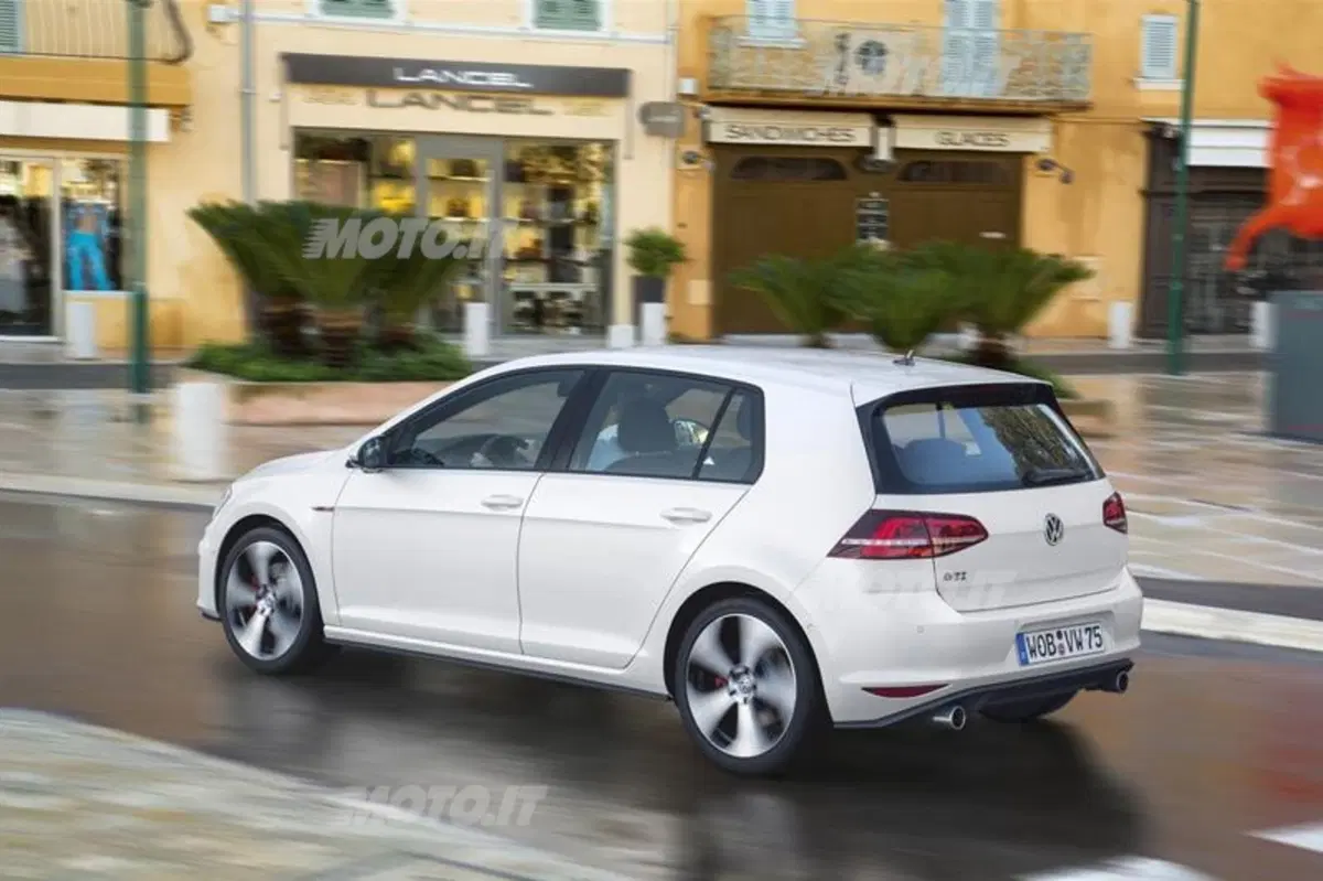 Nuova Volkswagen Golf GTI: listino prezzi (6)