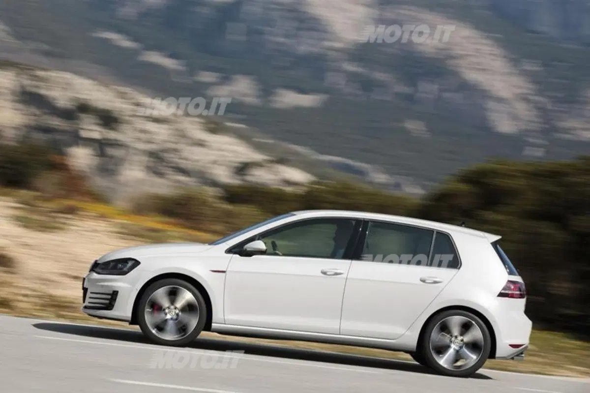 Nuova Volkswagen Golf GTI: listino prezzi (10)