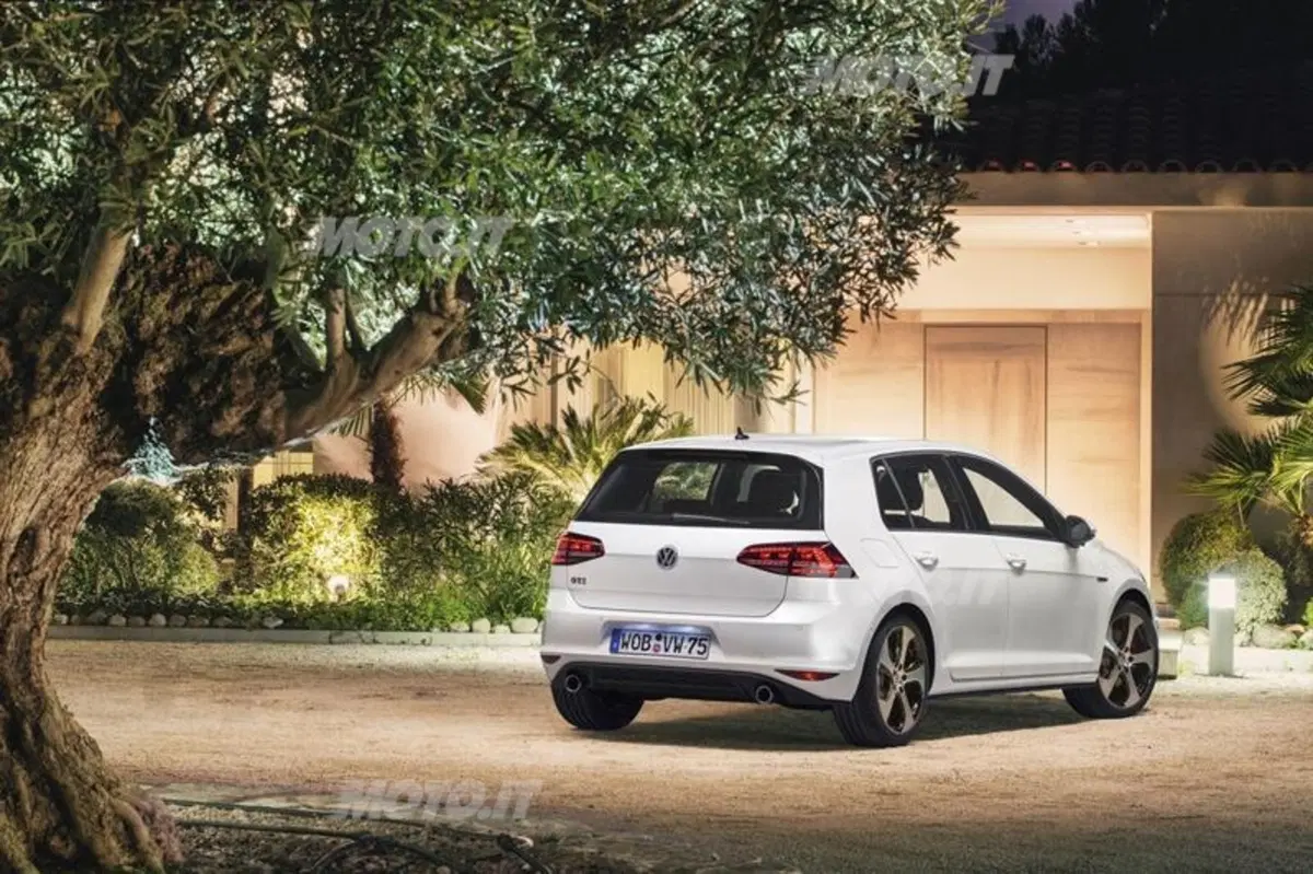 Nuova Volkswagen Golf GTI: listino prezzi (12)