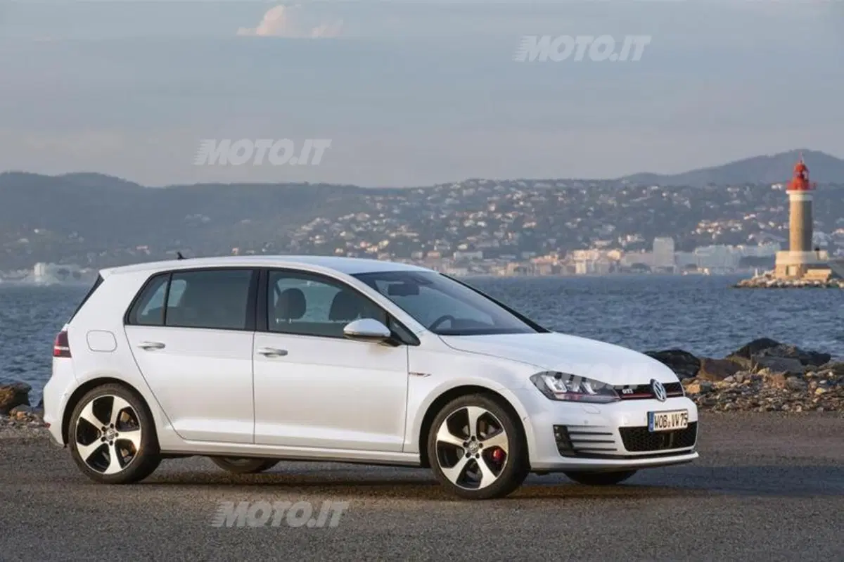 Nuova Volkswagen Golf GTI: listino prezzi (14)