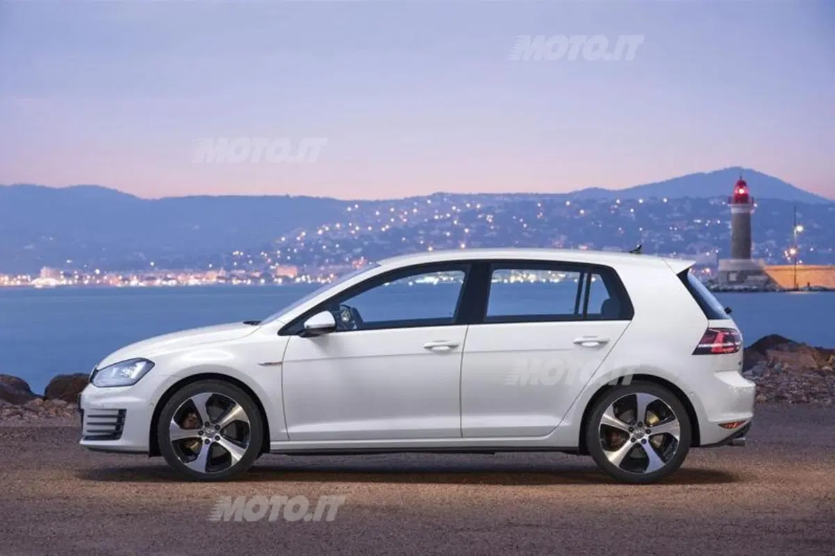 Nuova Volkswagen Golf GTI: listino prezzi (17)