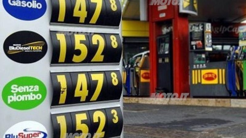 Carburanti: per Assopetroli potranno essere meno cari solo con delle accise inferiori