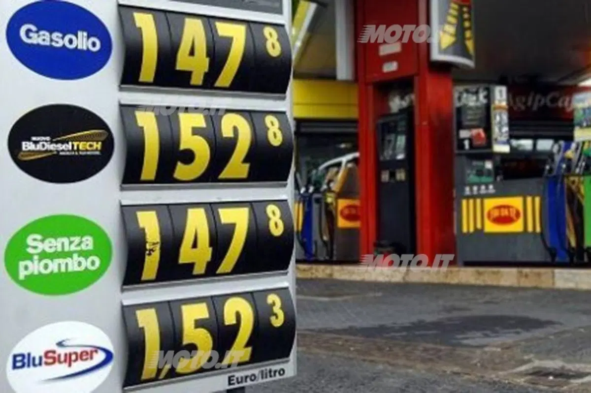 Prezzi carburanti: (quasi) addio alla terza cifra decimale