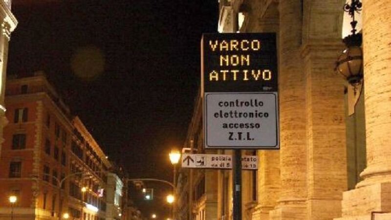 Roma: ZTL notturne disattivate per tutto il mese di agosto