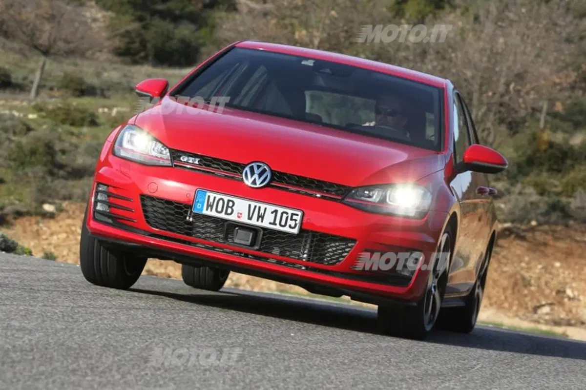Volkswagen Golf GTI (2)