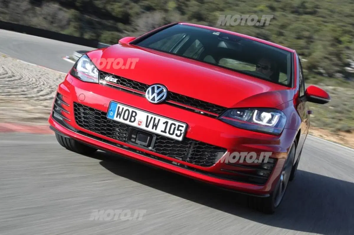 Volkswagen Golf GTI (4)