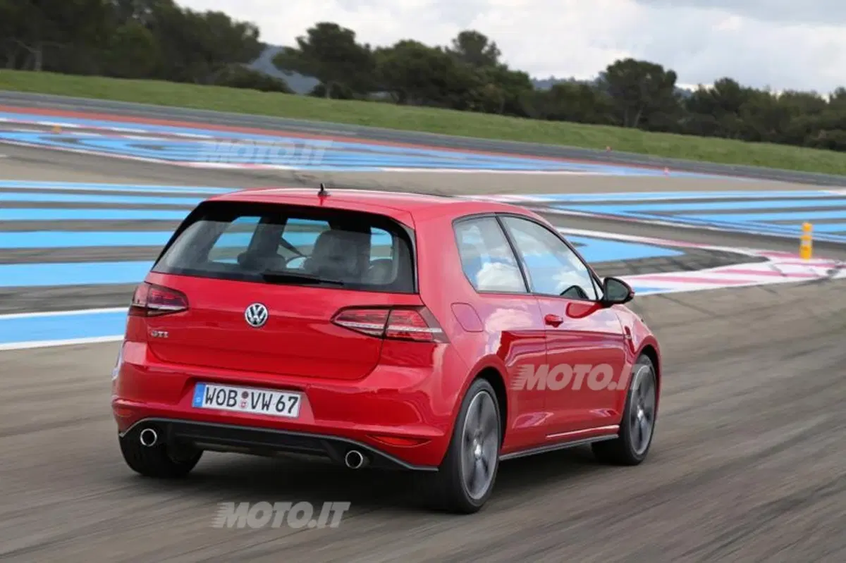 Volkswagen Golf GTI (5)
