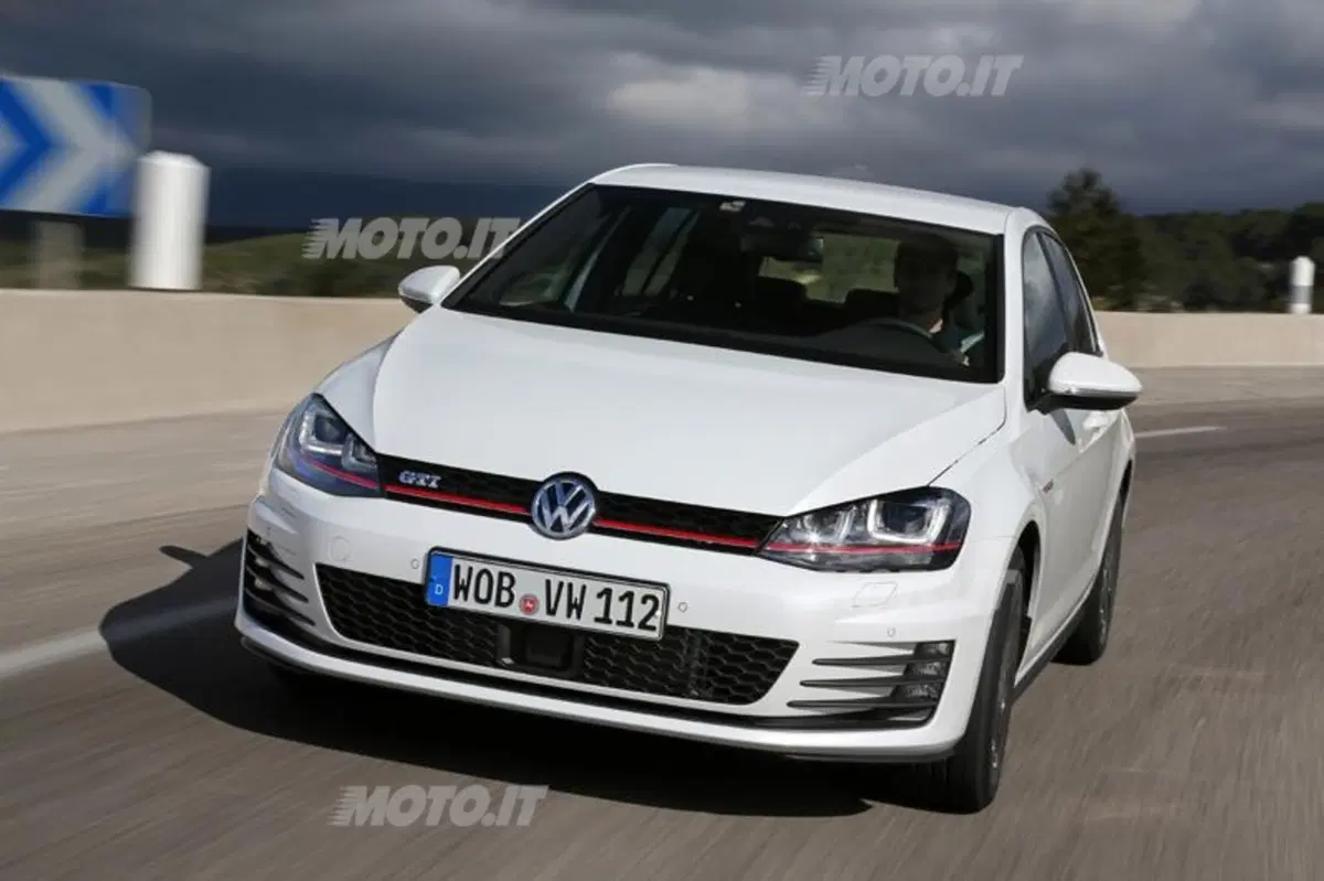 Volkswagen Golf GTI (6)