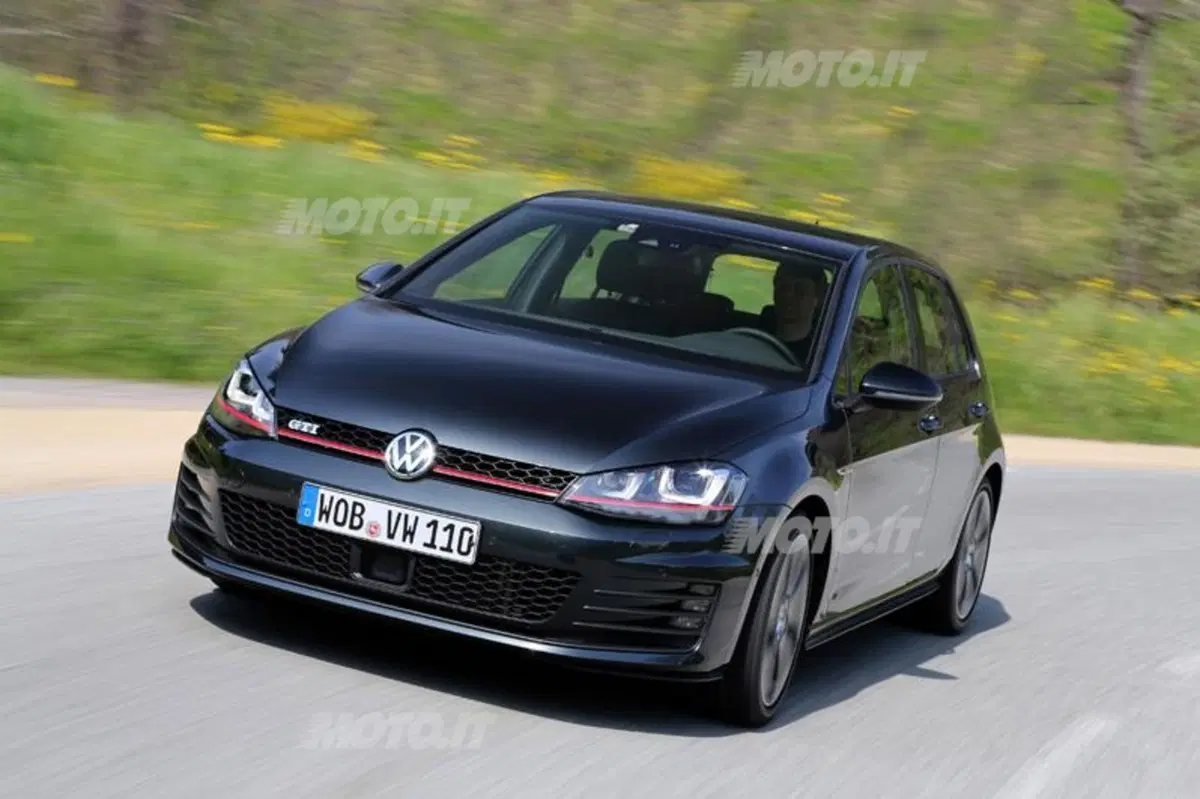 Volkswagen Golf GTI (8)
