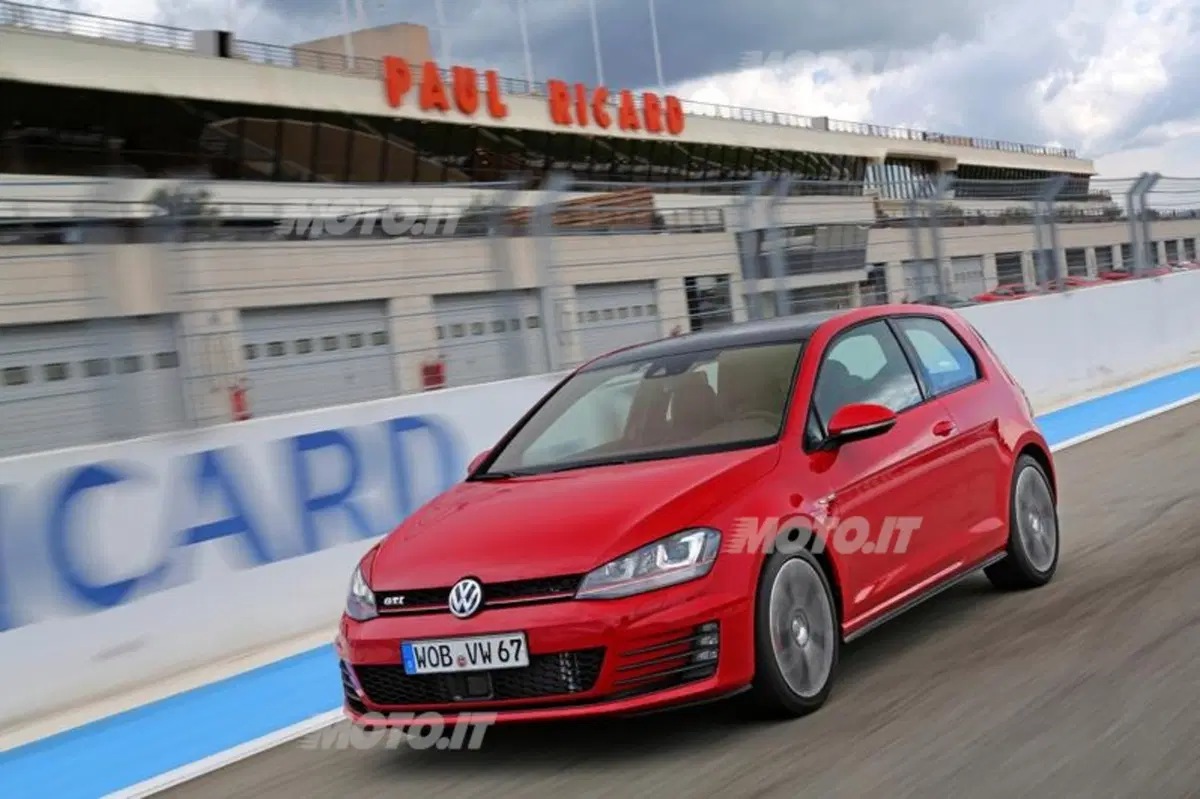 Volkswagen Golf GTI (10)
