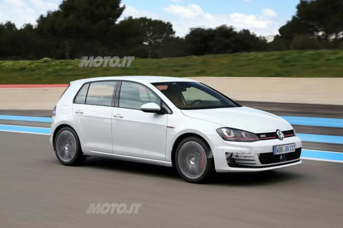 Volkswagen Golf GTI (11)