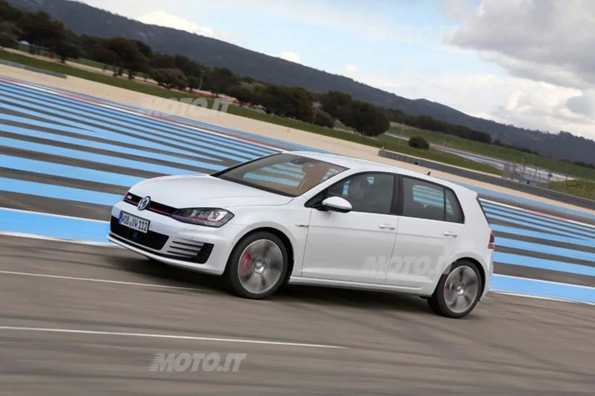 Volkswagen Golf GTI (14)