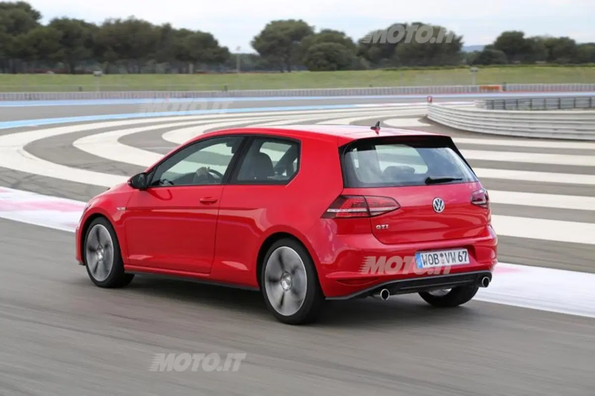 Volkswagen Golf GTI (15)