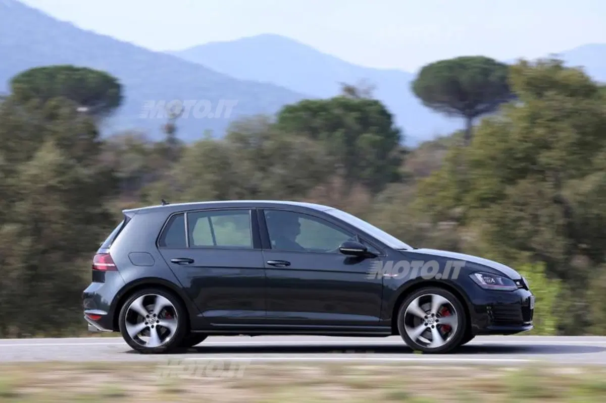 Volkswagen Golf GTI (16)