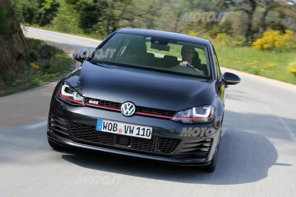Volkswagen Golf GTI (17)