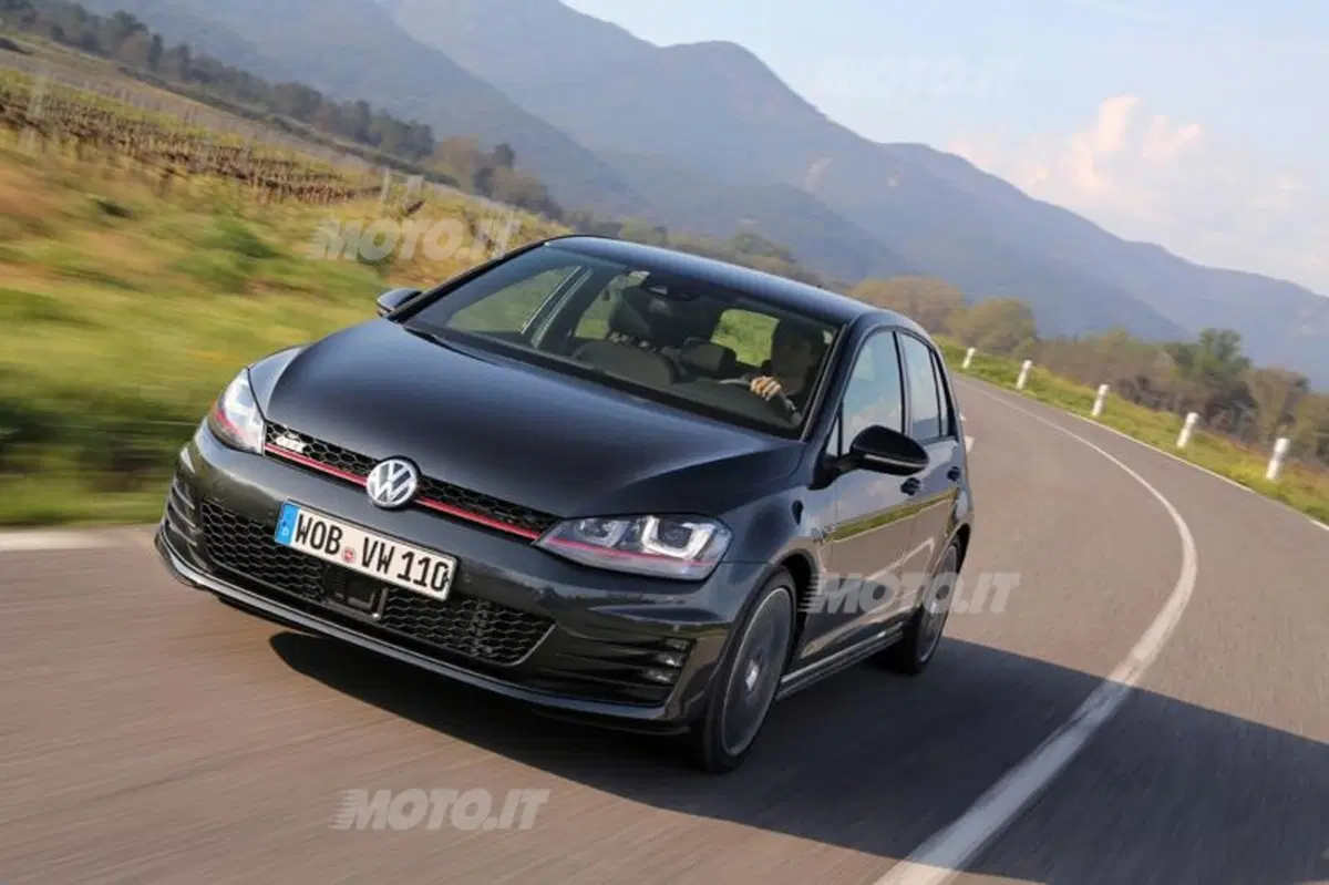 Volkswagen Golf GTI (19)