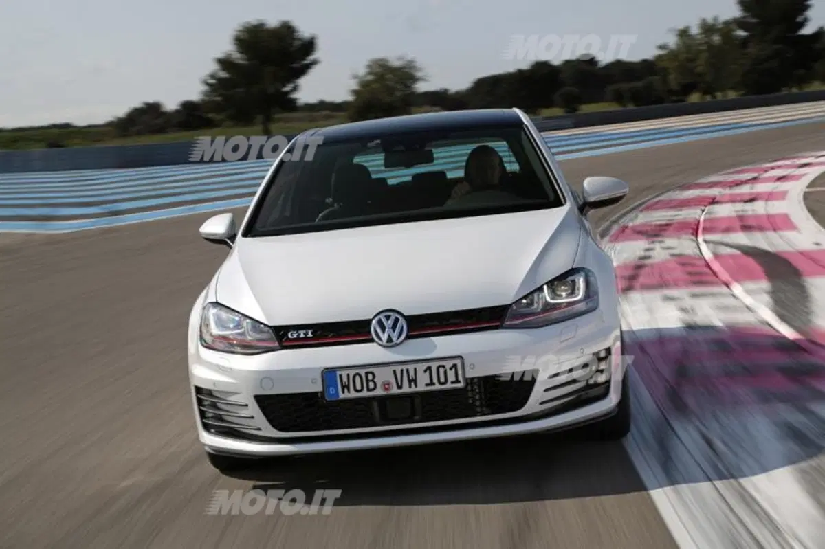 Volkswagen Golf GTI (21)