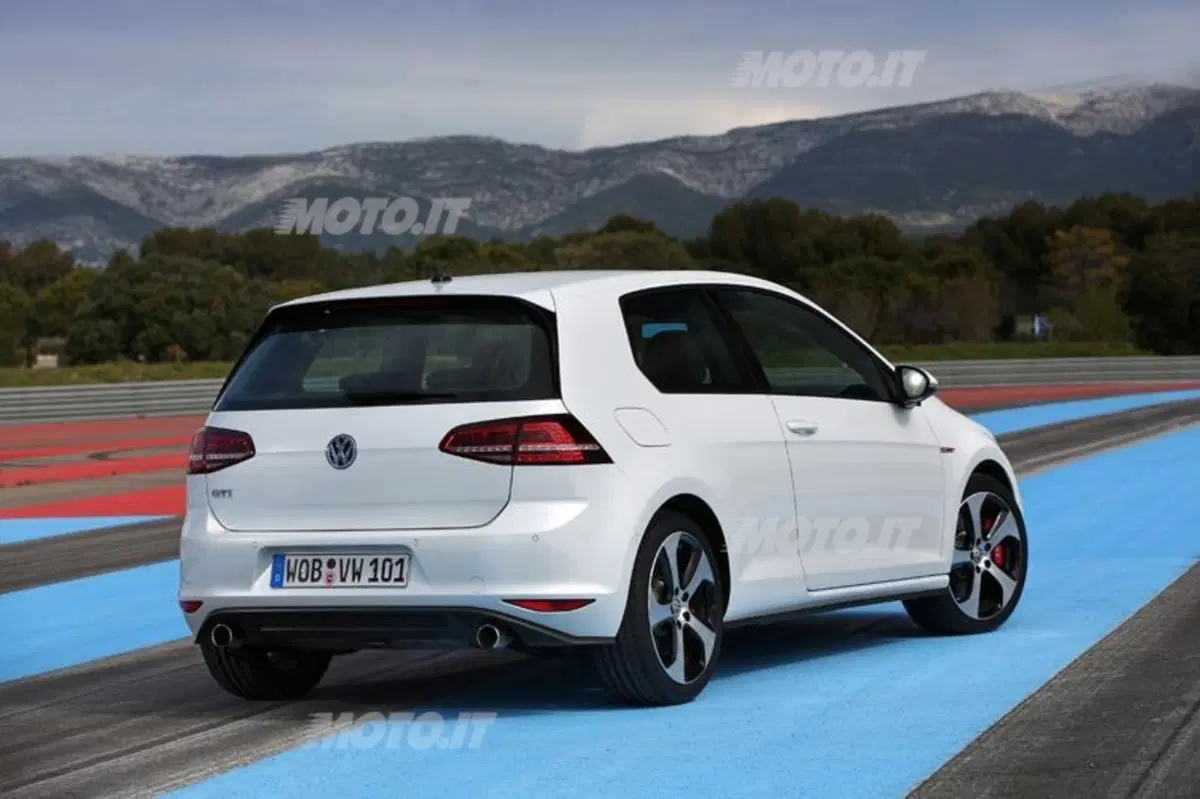 Volkswagen Golf GTI (25)
