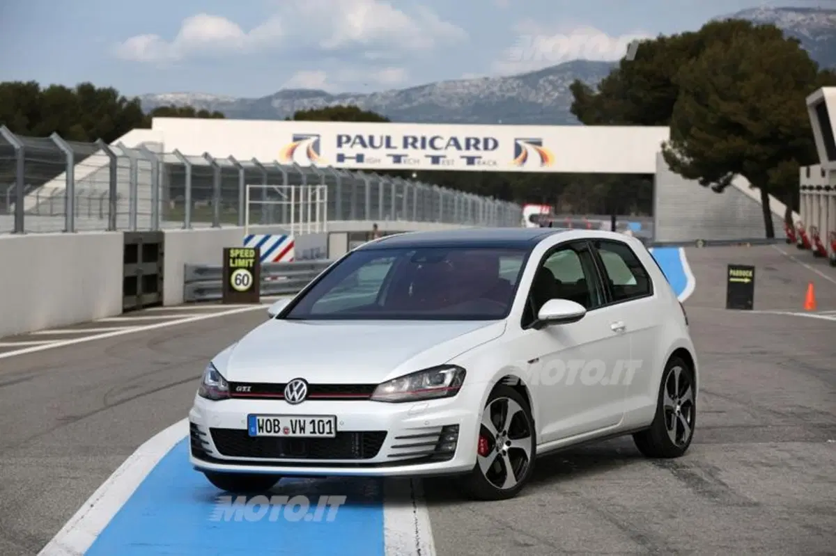 Volkswagen Golf GTI (28)
