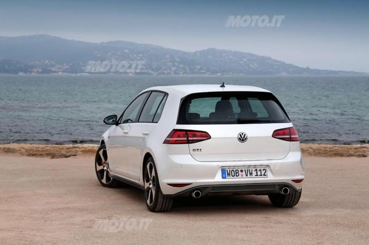Volkswagen Golf GTI (32)