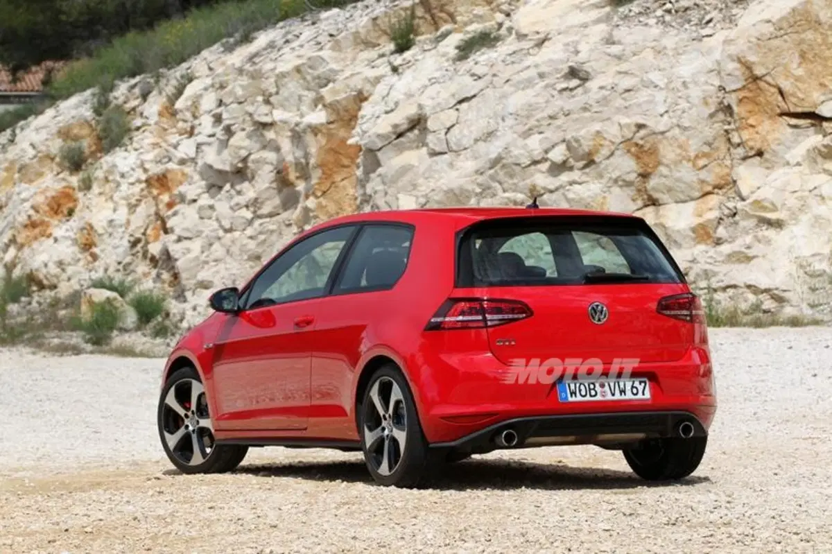 Volkswagen Golf GTI (33)