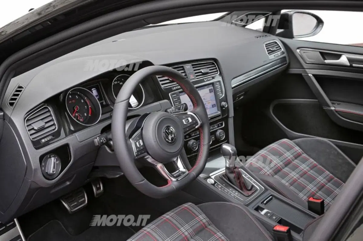 Volkswagen Golf GTI (36)