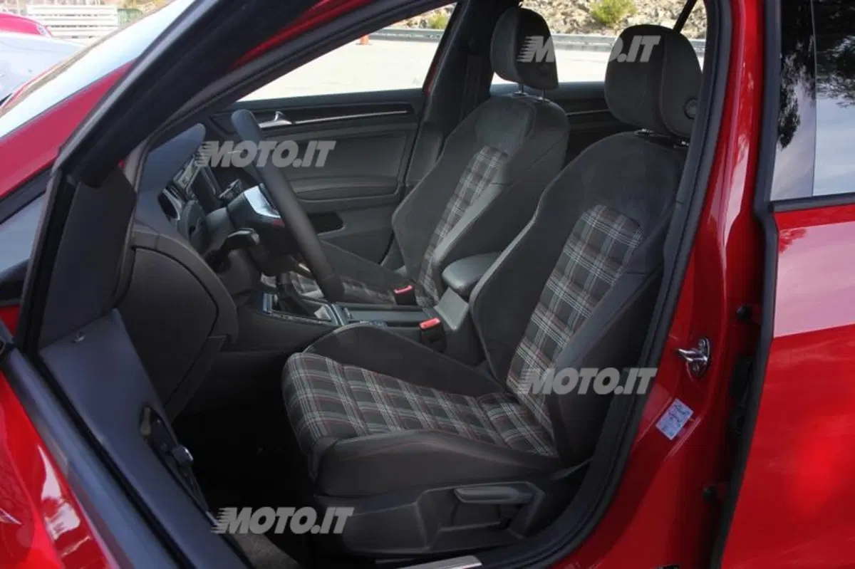 Volkswagen Golf GTI (39)