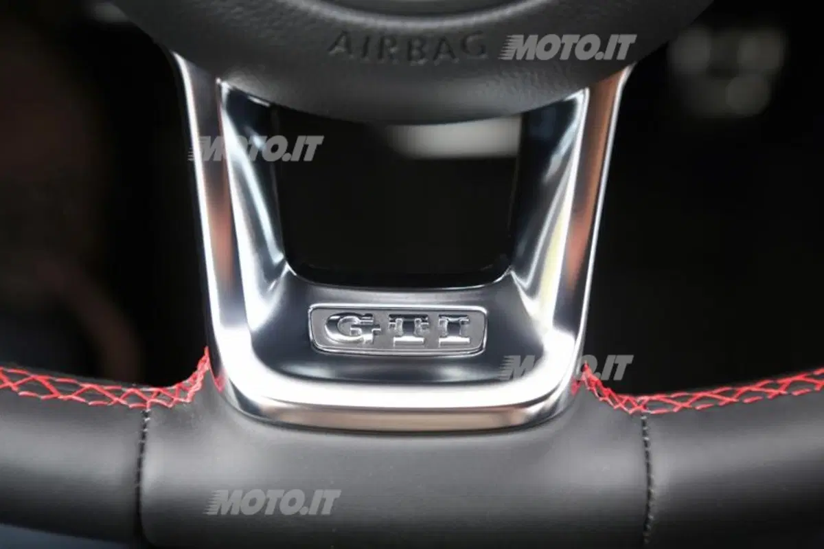 Volkswagen Golf GTI (46)