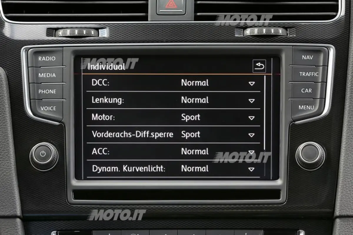 Volkswagen Golf GTI (54)