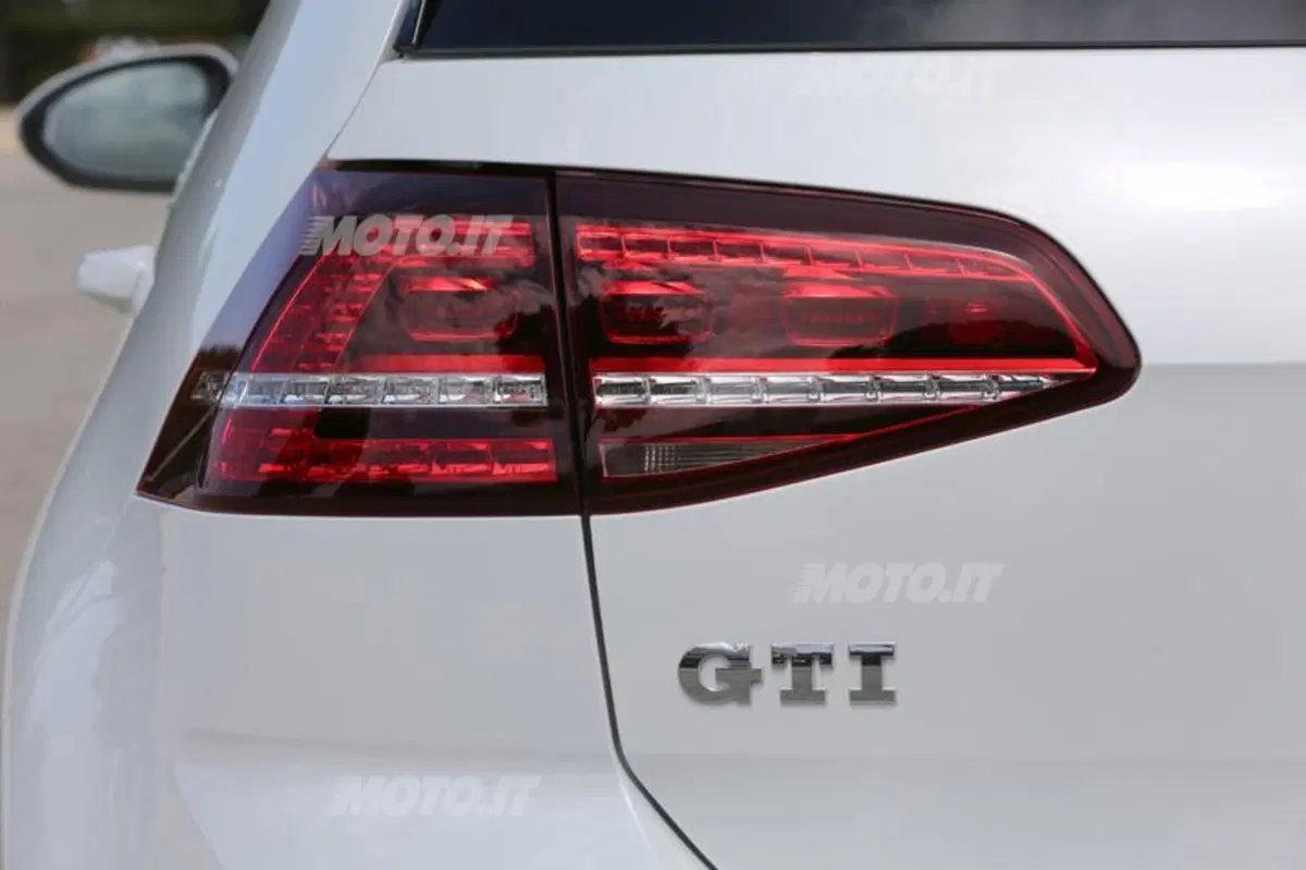Volkswagen Golf GTI (56)