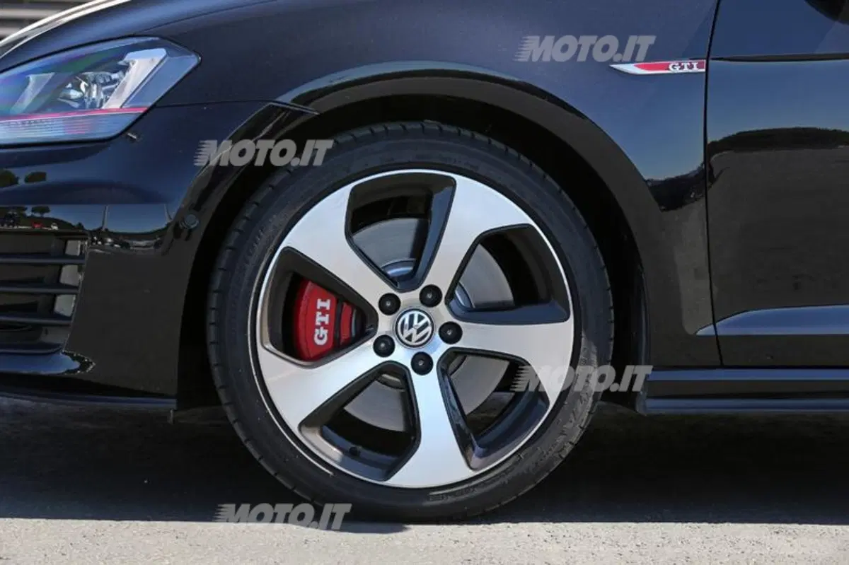 Volkswagen Golf GTI (58)