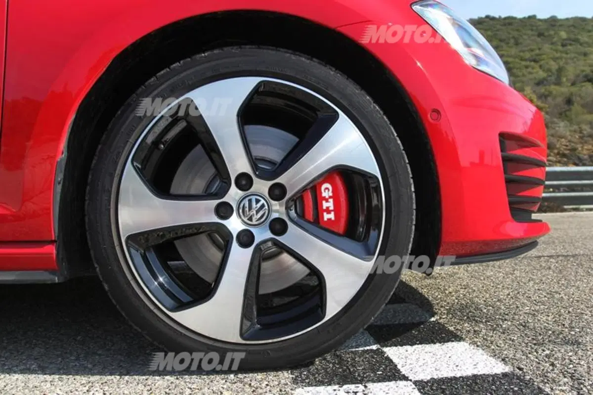Volkswagen Golf GTI (59)