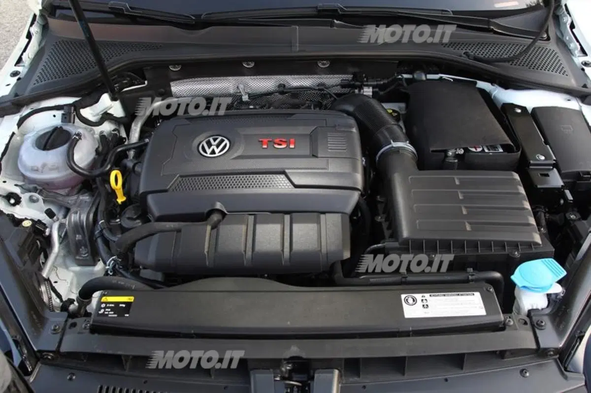 Volkswagen Golf GTI (70)