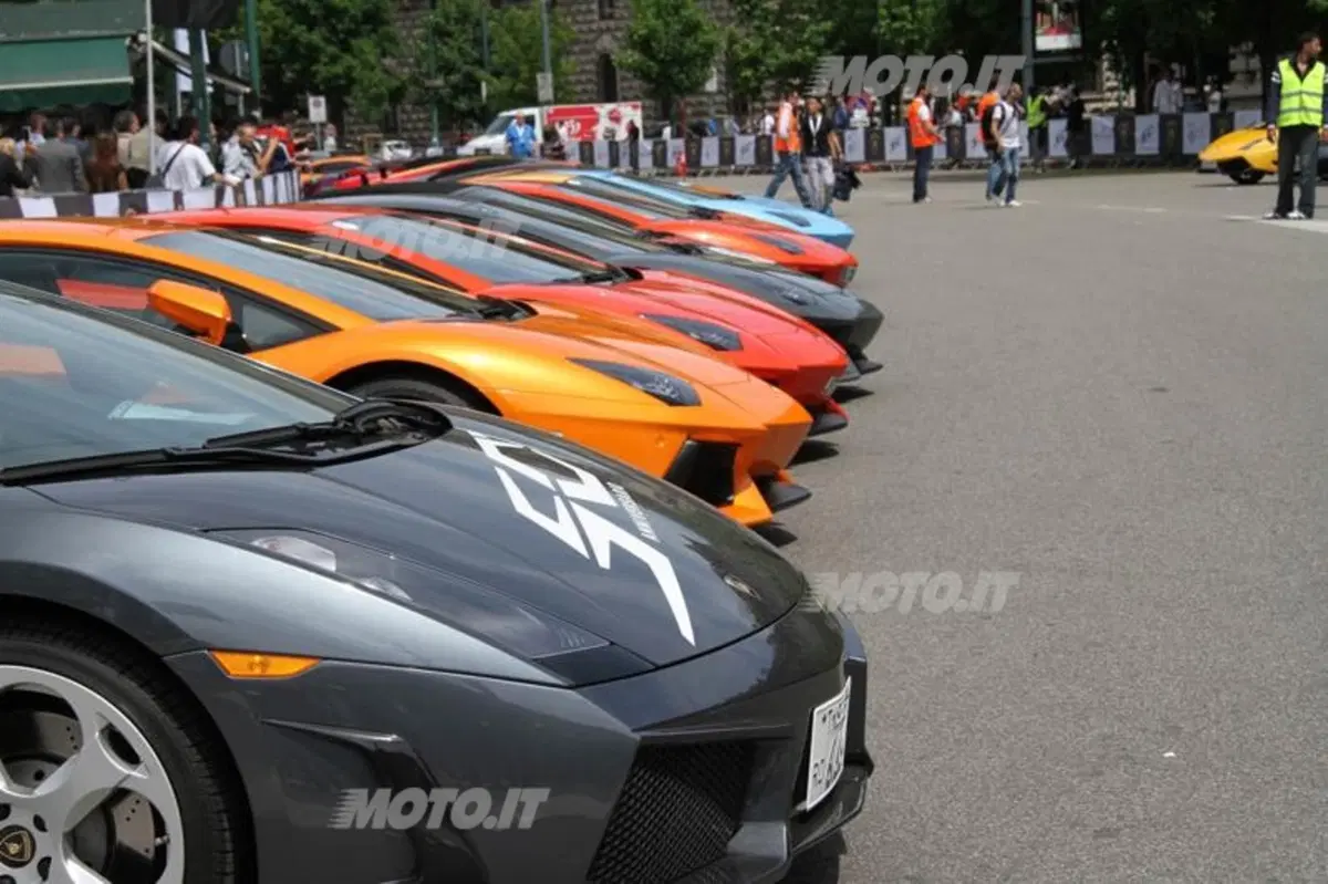 Lamborghini: tutto pronto per la partenza del Grande Giro da Milano (2)