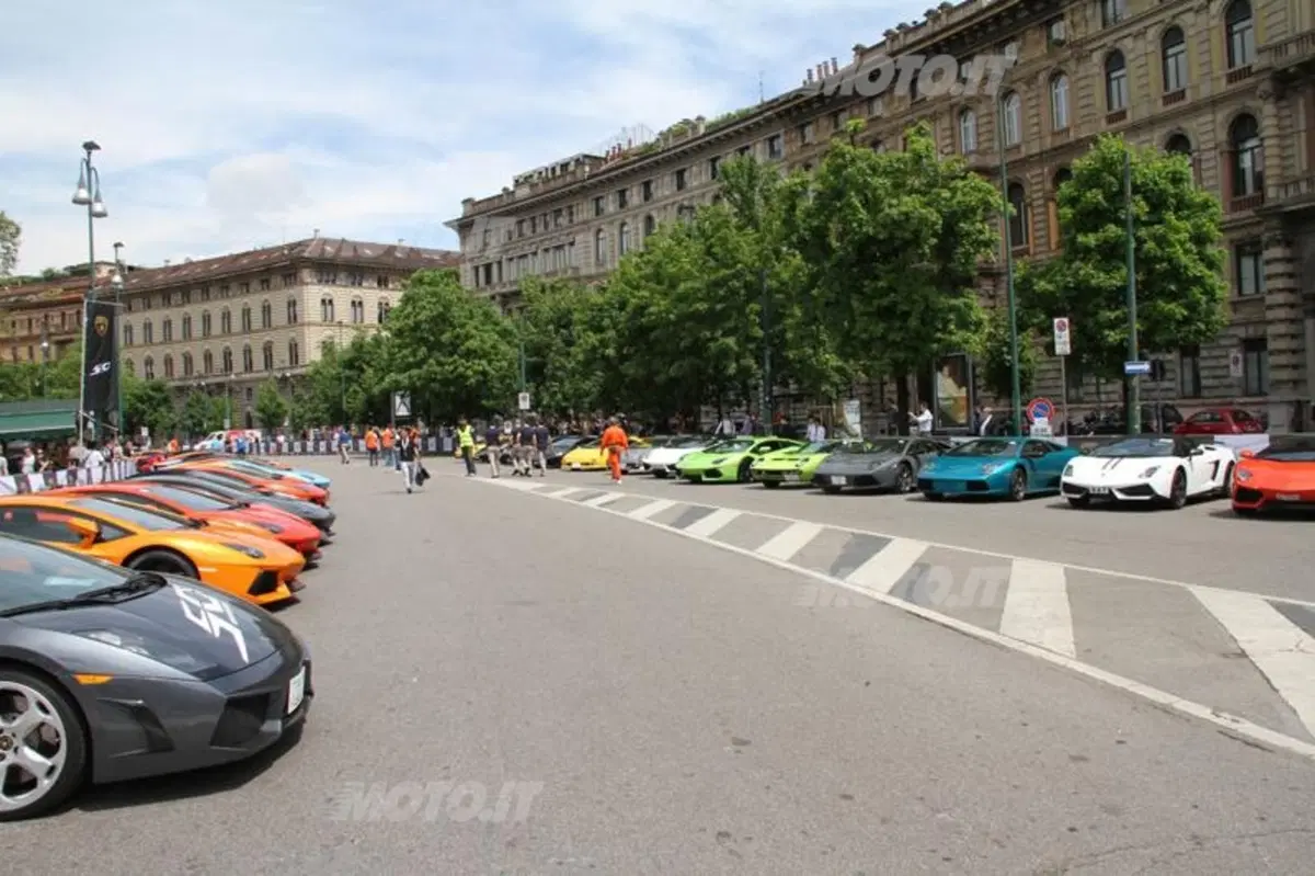 Lamborghini: tutto pronto per la partenza del Grande Giro da Milano (4)