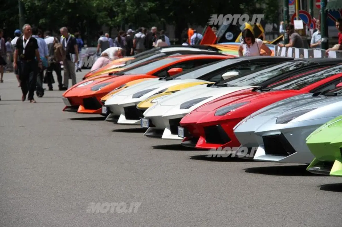 Lamborghini: tutto pronto per la partenza del Grande Giro da Milano (13)