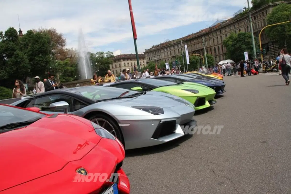 Lamborghini: tutto pronto per la partenza del Grande Giro da Milano (15)
