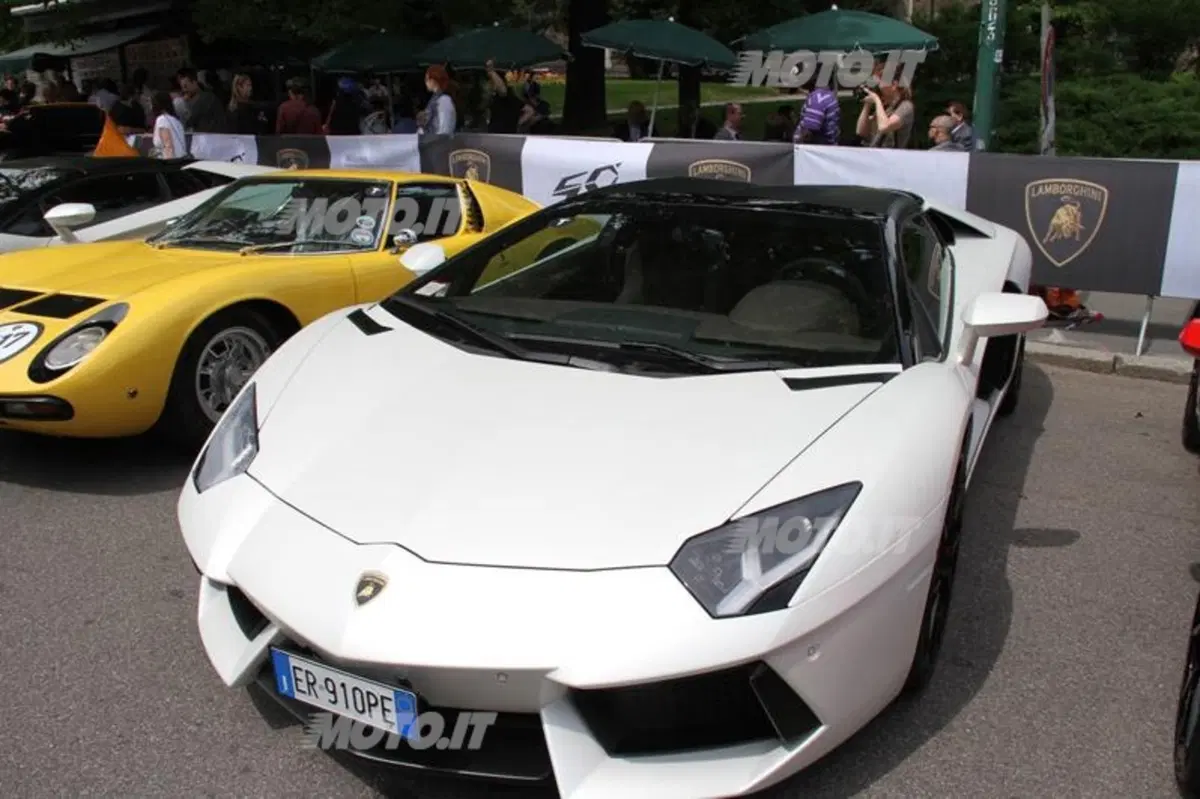Lamborghini: tutto pronto per la partenza del Grande Giro da Milano (16)