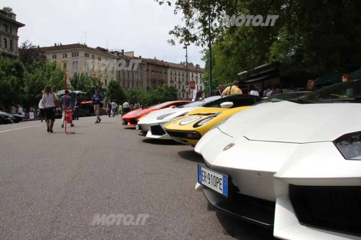 Lamborghini: tutto pronto per la partenza del Grande Giro da Milano (18)