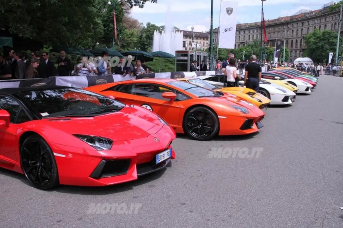 Lamborghini: tutto pronto per la partenza del Grande Giro da Milano (37)