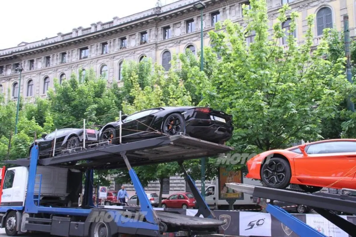 Lamborghini: tutto pronto per la partenza del Grande Giro da Milano (57)