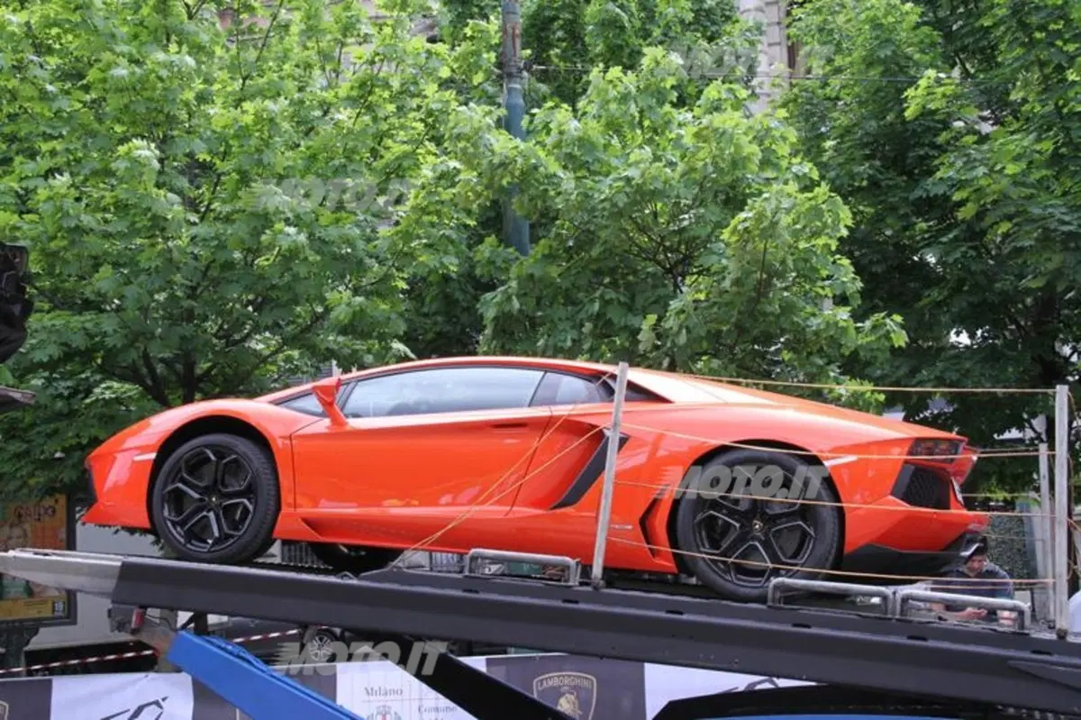 Lamborghini: tutto pronto per la partenza del Grande Giro da Milano (59)