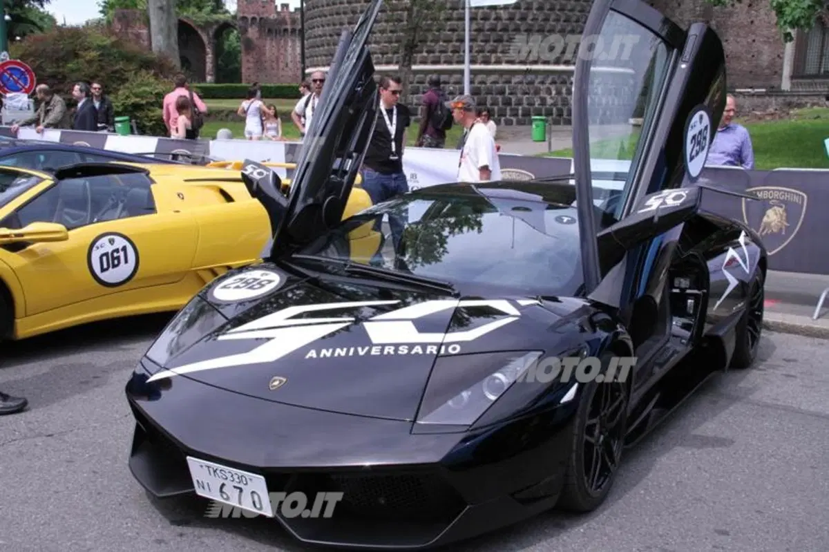 Lamborghini: tutto pronto per la partenza del Grande Giro da Milano (60)
