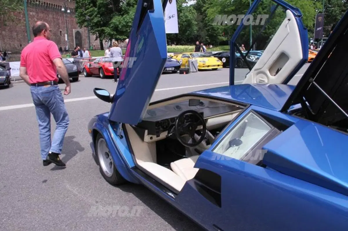 Lamborghini: tutto pronto per la partenza del Grande Giro da Milano (71)