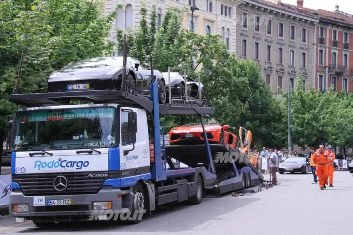 Lamborghini: tutto pronto per la partenza del Grande Giro da Milano (73)